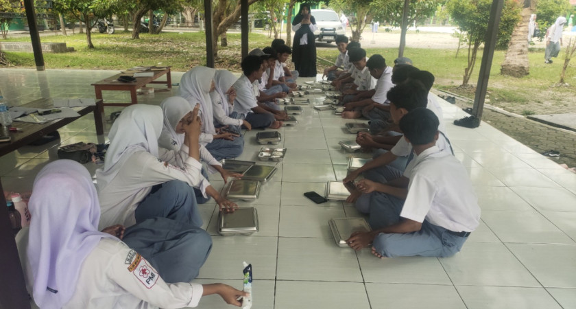 Makan Bergizi Gratis Perdana, 295 Siswa MAN 1 Lampung Selatan Antusias Ikuti Program