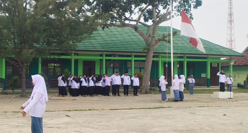 Rutin Upacara Bendera, Salera Sebagai Pembina Upacara