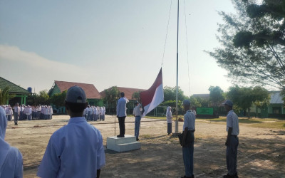 Dr. Muchlis Soleh Tegaskan Pentingnya Disiplin pada Amanat Upacara Bendera di MAN 1 Lampung Selatan Gelar